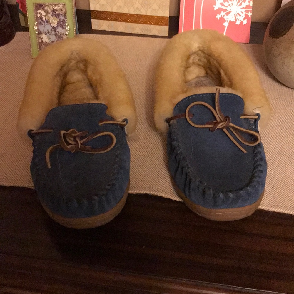 LLBean wicked good slippers in blue 8M